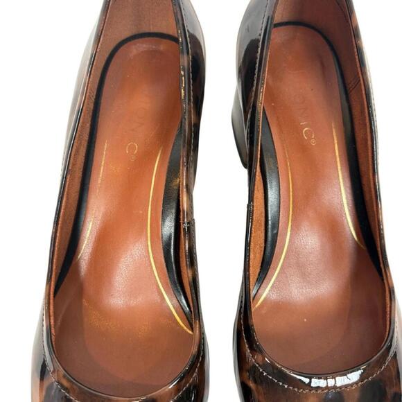 Vionic Cheetah Print Carmel Block Heels Size: 7.5 - Picture 5 of 7